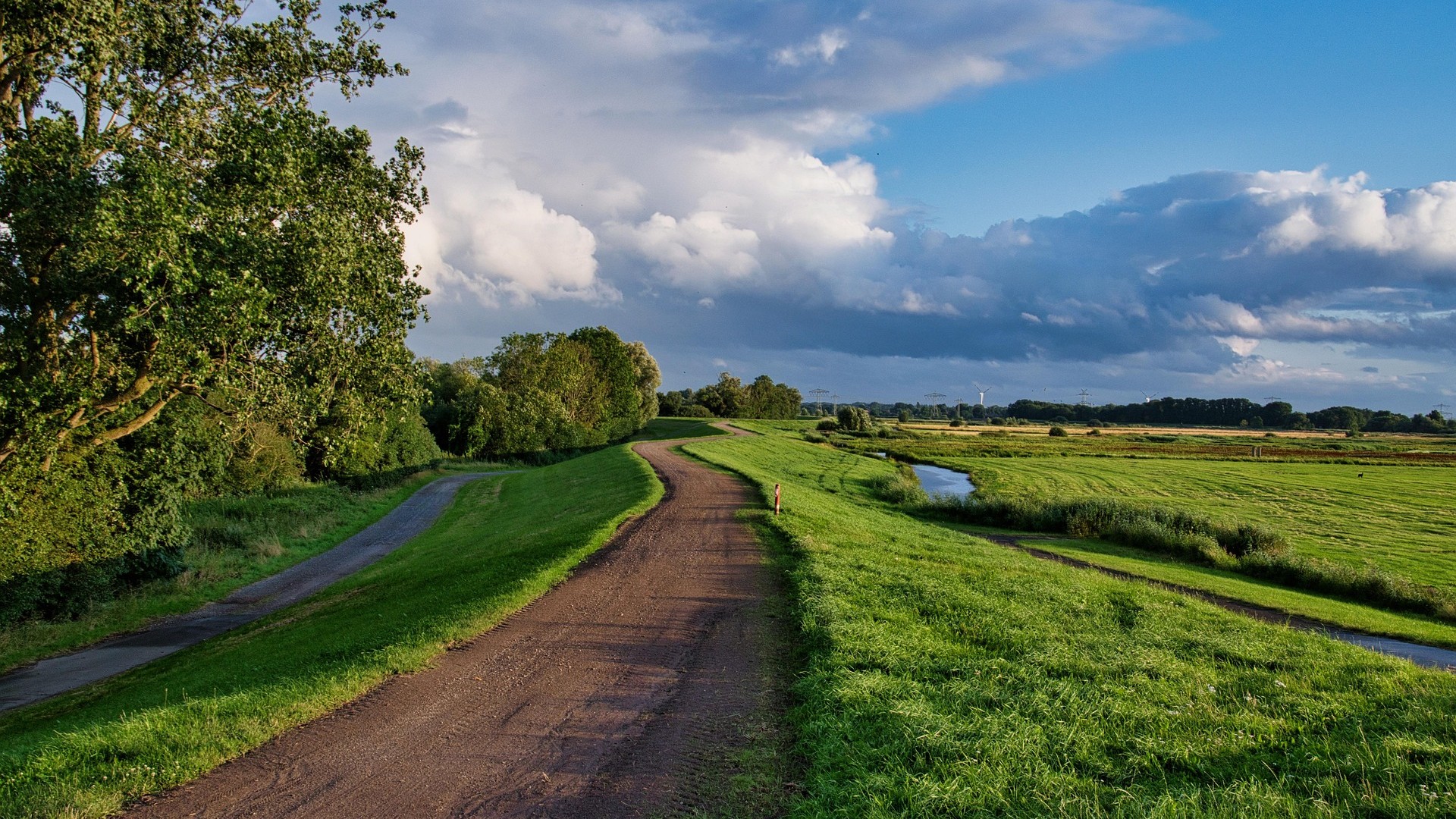 Fußweg auf dem Deich